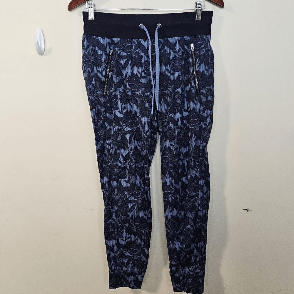 Athleta Floral Trekkie North Printed Jogger Pants in Ethereal Bloom Womens Blue